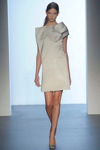 Look 32